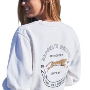 J. Galt Brandy Melville White
Brooklyn Bridge Cheetah
Cropped Sweatshirt‎